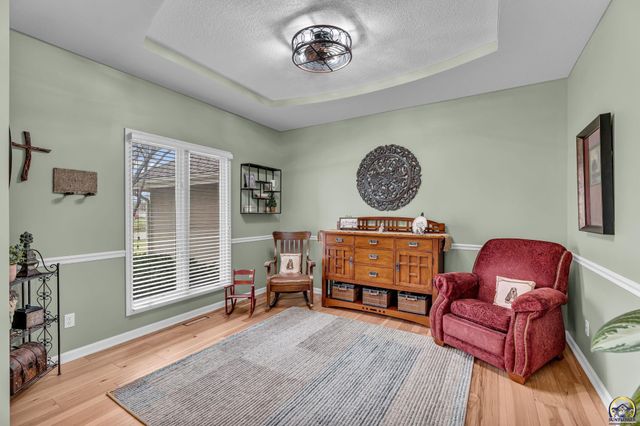 4235 SW Aylesbury RD, Topeka, KS 66610