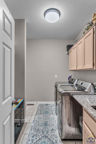 4235 SW Aylesbury RD, Topeka, KS 66610
