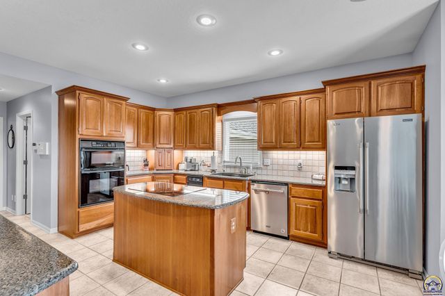4235 SW Aylesbury RD, Topeka, KS 66610