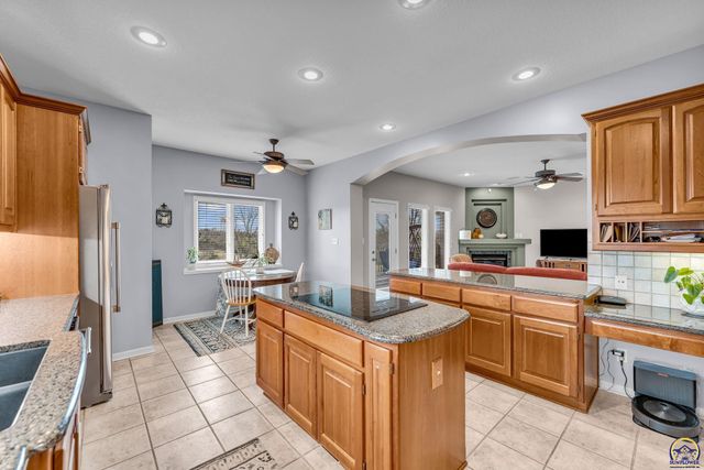 4235 SW Aylesbury RD, Topeka, KS 66610