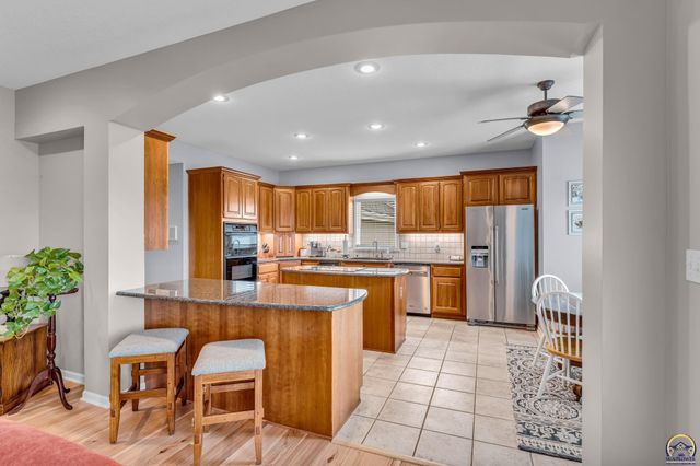 4235 SW Aylesbury RD, Topeka, KS 66610