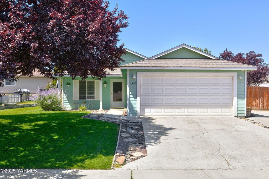 N 402 11th St, Selah, WA 98942