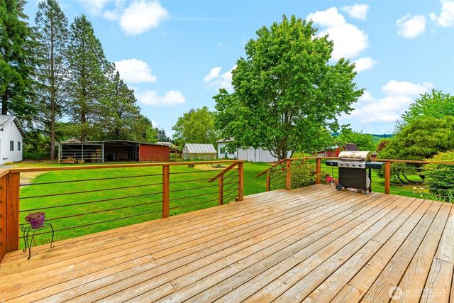 567 QUICK Road, Castle Rock, WA 98611
