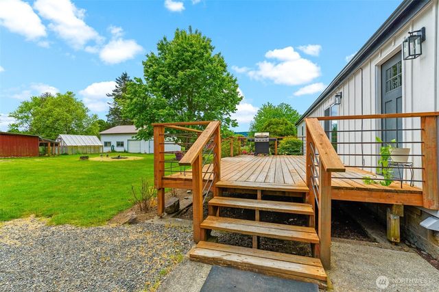 567 QUICK Road, Castle Rock, WA 98611