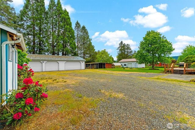 567 QUICK Road, Castle Rock, WA 98611
