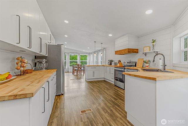 567 QUICK Road, Castle Rock, WA 98611
