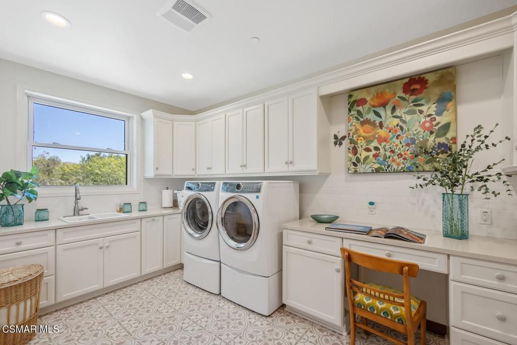 Image 19 of property listing at 4255 Saddlecrest Lane, Westlake Village, CA 91361