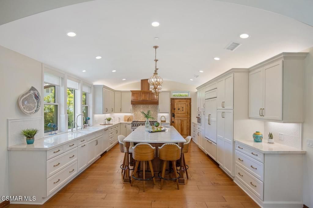 Image 5 of property listing at 4255 Saddlecrest Lane, Westlake Village, CA 91361