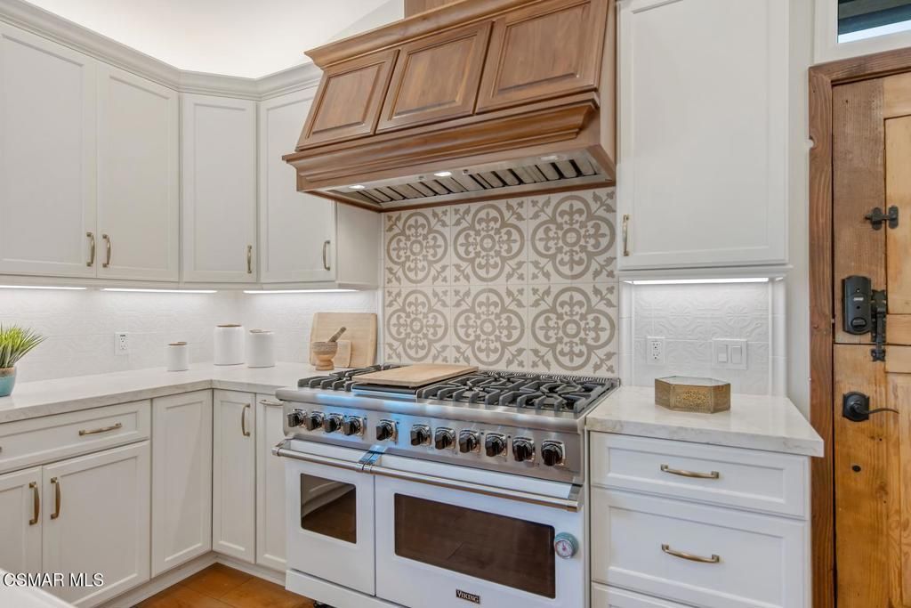 Image 6 of property listing at 4255 Saddlecrest Lane, Westlake Village, CA 91361