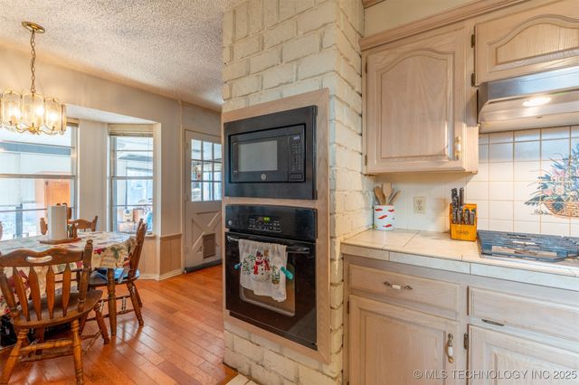 6915 S 77th East Avenue E, Tulsa, OK 74133