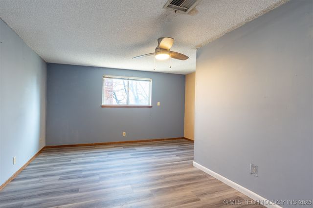 6915 S 77th East Avenue E, Tulsa, OK 74133