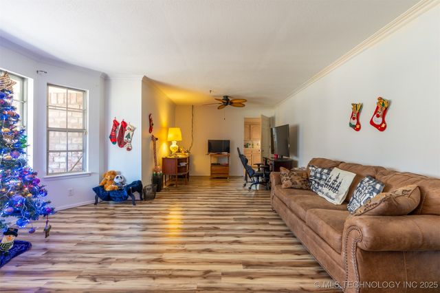 6915 S 77th East Avenue E, Tulsa, OK 74133