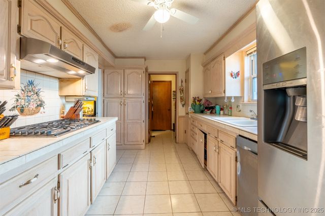 6915 S 77th East Avenue E, Tulsa, OK 74133