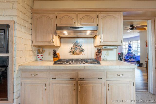 6915 S 77th East Avenue E, Tulsa, OK 74133