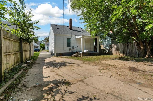 9160 Winthrop Street, Detroit, MI 48228