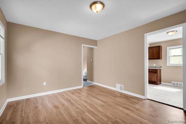9160 Winthrop Street, Detroit, MI 48228