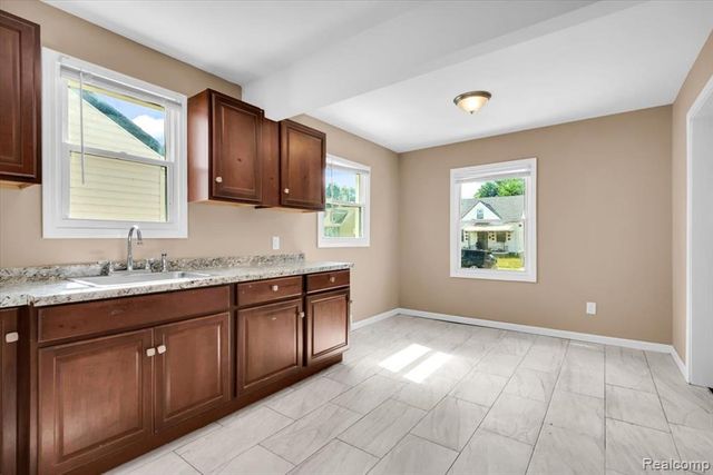 9160 Winthrop Street, Detroit, MI 48228