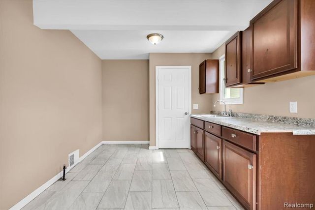 9160 Winthrop Street, Detroit, MI 48228