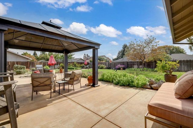 2690 Red Bud Ln, Yuba City, CA 95993