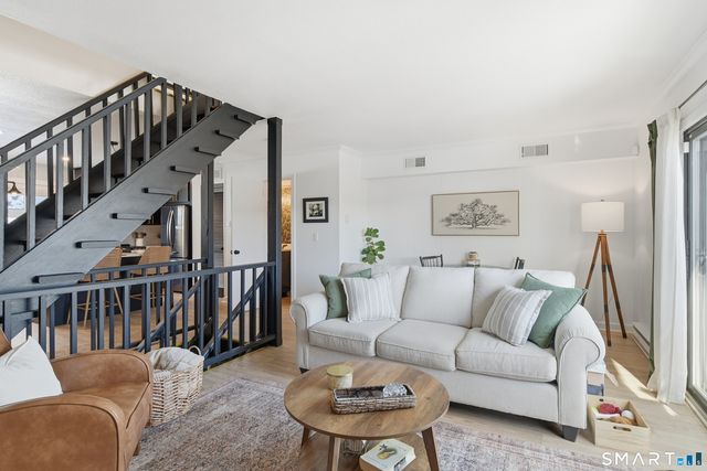 4 Pebblestone Circle 4, Suffield, CT 06078