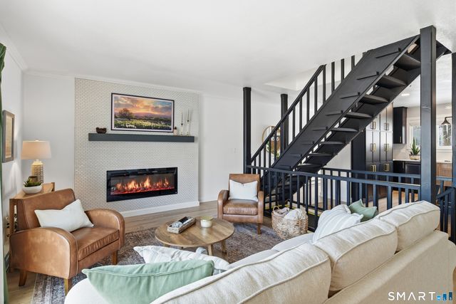 4 Pebblestone Circle 4, Suffield, CT 06078