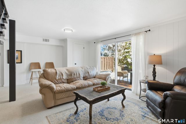 4 Pebblestone Circle 4, Suffield, CT 06078