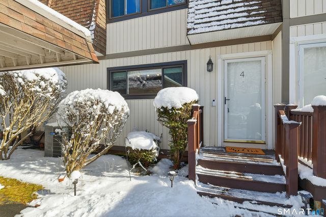 4 Pebblestone Circle 4, Suffield, CT 06078