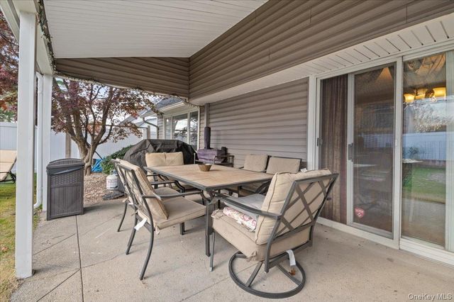 341 Red Maple Drive S, Wantagh, NY 11793