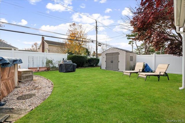 341 Red Maple Drive S, Wantagh, NY 11793