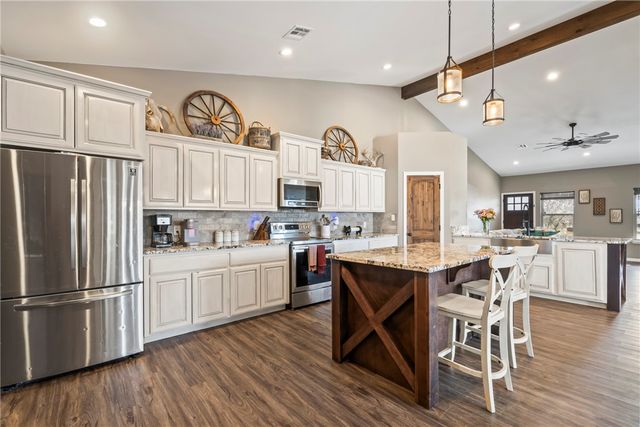 472899 640 Road, Watts, OK 74964