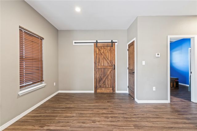 472899 640 Road, Watts, OK 74964