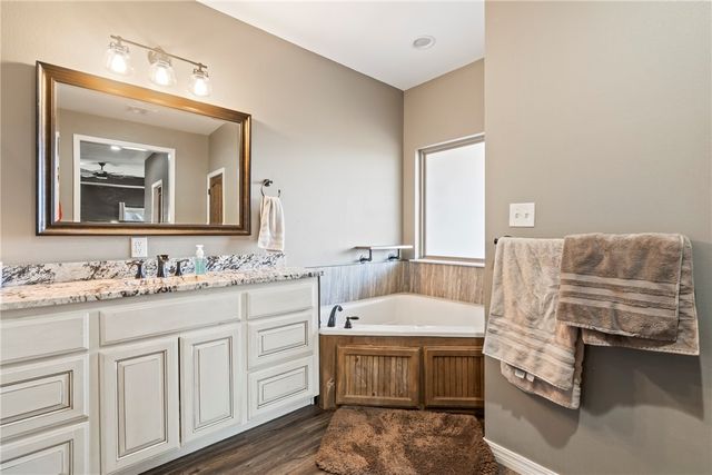 472899 640 Road, Watts, OK 74964