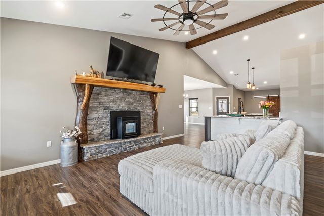 472899 640 Road, Watts, OK 74964