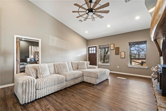 472899 640 Road, Watts, OK 74964