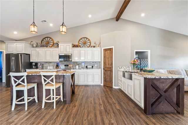 472899 640 Road, Watts, OK 74964