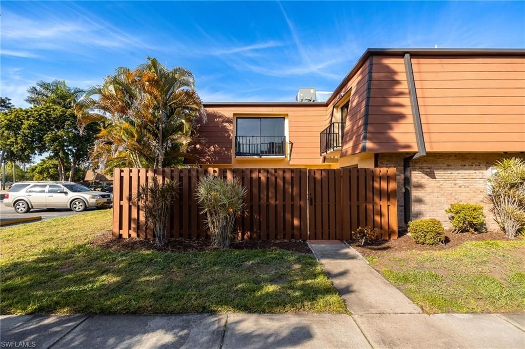 1550 Park Meadows DR 2, FORT MYERS, FL 33907 — photo 2