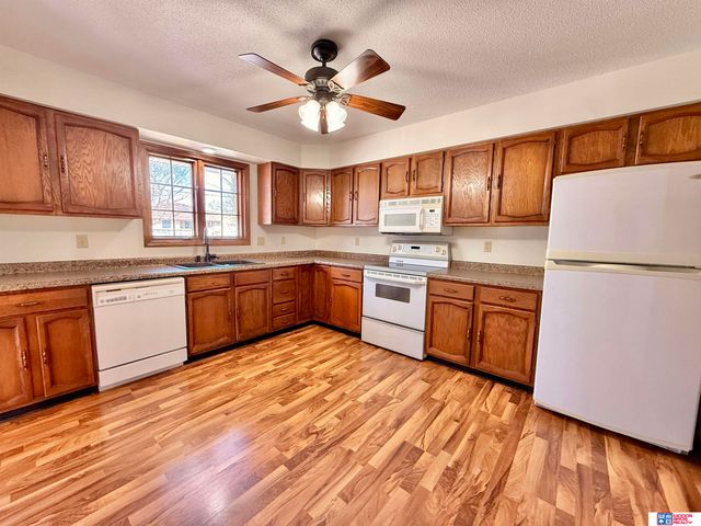 1427 N Hwy 15, Seward, NE 68434