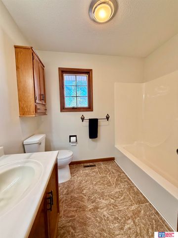 1427 N Hwy 15, Seward, NE 68434