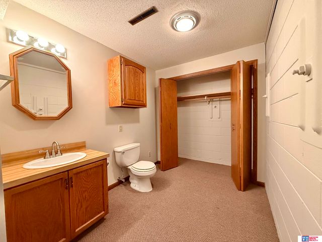 1427 N Hwy 15, Seward, NE 68434