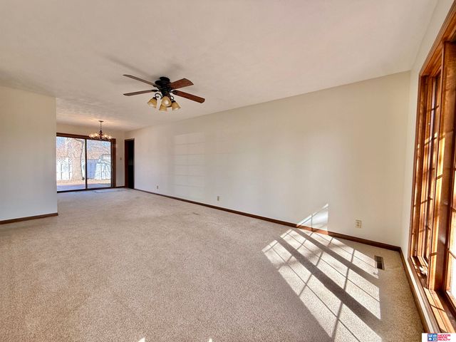 1427 N Hwy 15, Seward, NE 68434