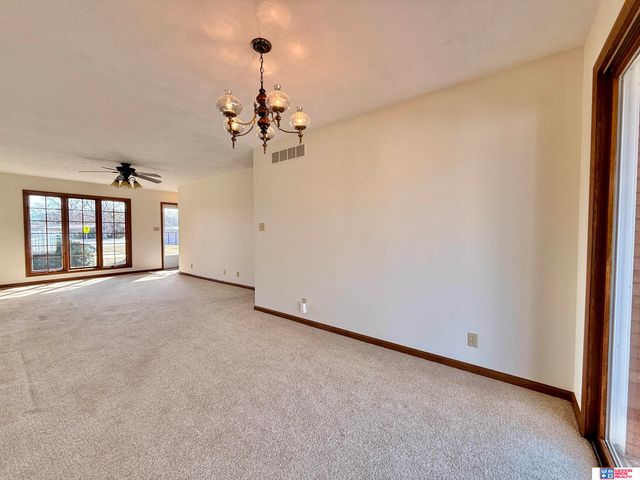 1427 N Hwy 15, Seward, NE 68434