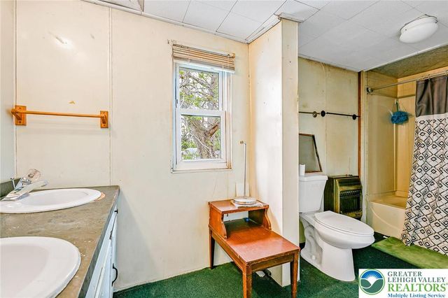174 Chestnut Street, Bath Boro, PA 18014