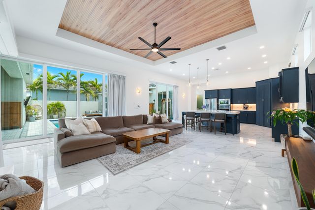 4560 ESTATES Circle, The Acreage, FL 33470