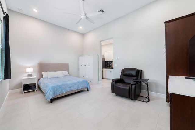 4560 ESTATES Circle, The Acreage, FL 33470