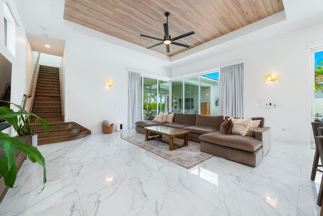 4560 ESTATES Circle, The Acreage, FL 33470