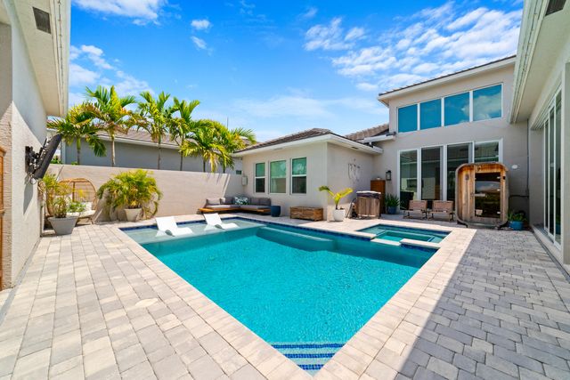 4560 ESTATES Circle, The Acreage, FL 33470