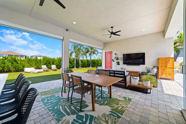 4560 ESTATES Circle, The Acreage, FL 33470
