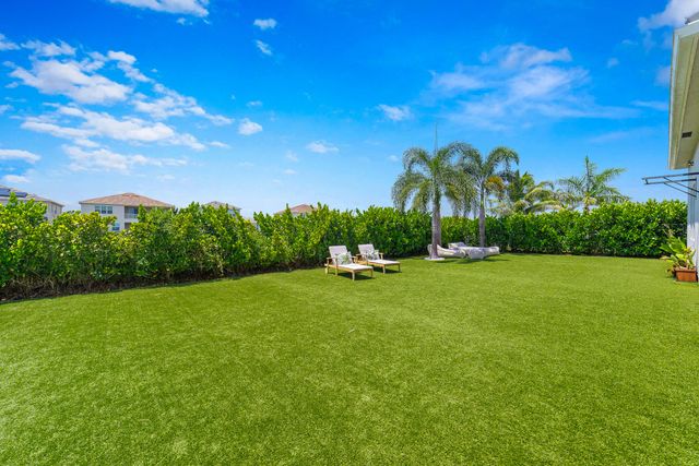 4560 ESTATES Circle, The Acreage, FL 33470