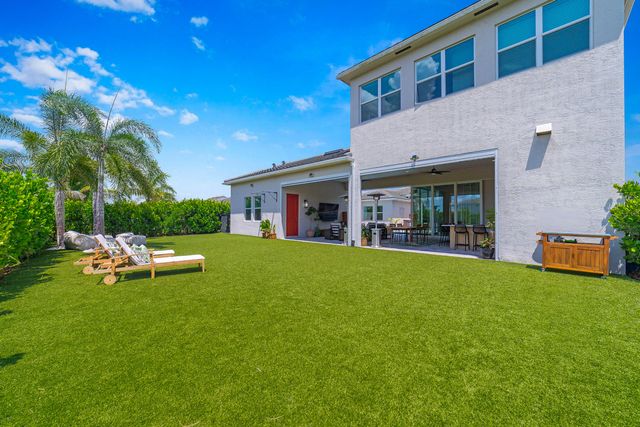 4560 ESTATES Circle, The Acreage, FL 33470