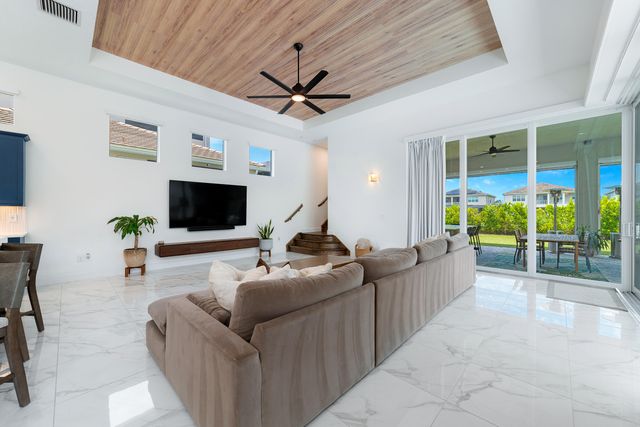 4560 ESTATES Circle, The Acreage, FL 33470